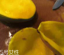 芒果怎么剝快速不廢汁 剝芒果最快方法 芒果怎么剝快速不廢汁 剝芒果最快方法