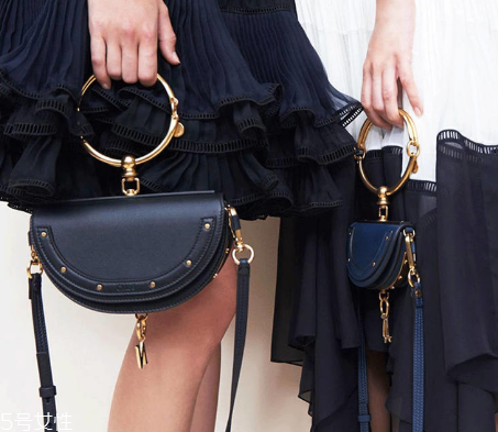 今年流行什么樣的黑色包包？黑色包包款式推薦