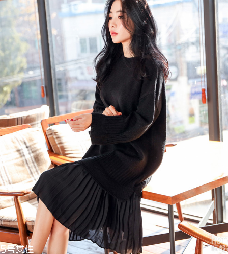 純色連衣裙怎么搭配？純色連衣裙搭配圖片