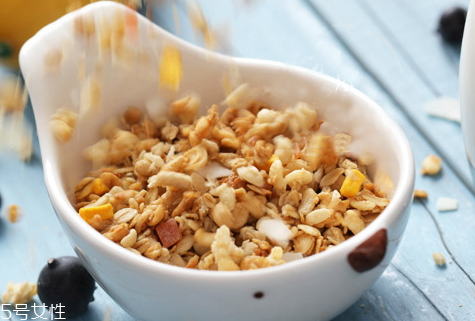 麥片長(zhǎng)蟲(chóng)了還能吃嗎 麥片生蟲(chóng)的原因