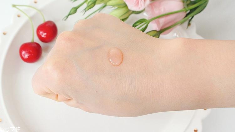 darphin多效舒緩精華液敏感肌能用嗎？油皮能用嗎？