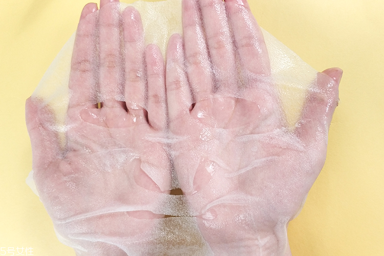 一葉子清顏凈膚碳黑面膜適合油皮嗎？適合夏天嗎？