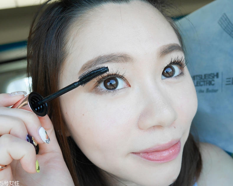 經(jīng)濟(jì)艙怎么化妝 簡單的化妝步驟圖解 經(jīng)濟(jì)艙怎么化妝 簡單的化妝步驟圖解