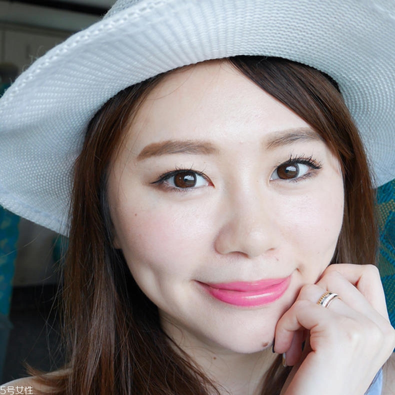 經(jīng)濟(jì)艙怎么化妝 簡單的化妝步驟圖解 經(jīng)濟(jì)艙怎么化妝 簡單的化妝步驟圖解