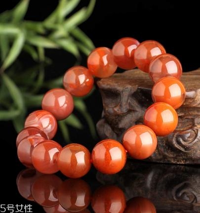 瑪瑙可以戴著睡覺(jué)嗎？瑪瑙睡覺(jué)要摘下來(lái)嗎