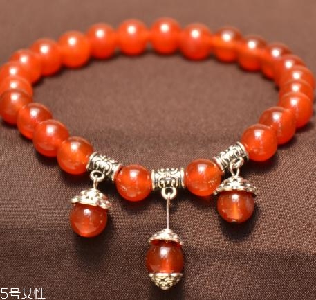 瑪瑙可以戴著睡覺(jué)嗎？瑪瑙睡覺(jué)要摘下來(lái)嗎