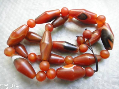 瑪瑙項(xiàng)鏈可以戴著洗澡嗎？瑪瑙項(xiàng)鏈能不能洗澡戴