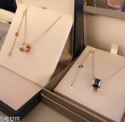 項(xiàng)鏈?zhǔn)屈S金還是鉑金好？項(xiàng)鏈買(mǎi)黃金還是鉑金