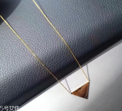 項(xiàng)鏈可以戴著睡覺(jué)嗎？項(xiàng)鏈睡覺(jué)戴好不好