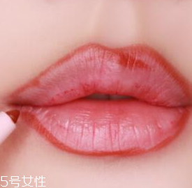 唇線筆和唇釉哪個好用 唇線筆和唇釉區(qū)別 唇線筆和唇釉哪個好用 唇線筆和唇釉區(qū)別