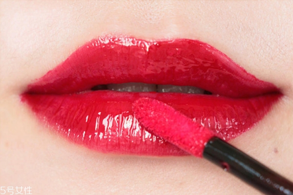 唇線筆和唇釉哪個好用 唇線筆和唇釉區(qū)別 唇線筆和唇釉哪個好用 唇線筆和唇釉區(qū)別