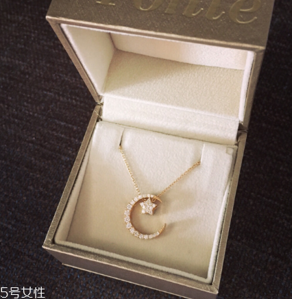 項(xiàng)鏈要每天都摘下來(lái)嗎？項(xiàng)鏈可以不摘嗎