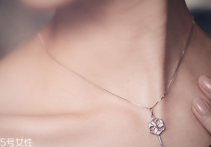 項(xiàng)鏈為什么會(huì)變黑？項(xiàng)鏈變黑的原因