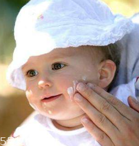 物理防曬霜對寶貝安全嗎 寶寶防曬用哪種防曬好 物理防曬霜對寶貝安全嗎 寶寶防曬用哪種防曬好