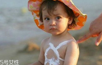 物理防曬霜對寶貝安全嗎 寶寶防曬用哪種防曬好 物理防曬霜對寶貝安全嗎 寶寶防曬用哪種防曬好