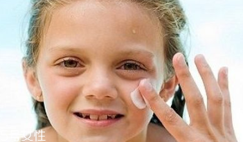 物理防曬霜對寶貝安全嗎 寶寶防曬用哪種防曬好 物理防曬霜對寶貝安全嗎 寶寶防曬用哪種防曬好