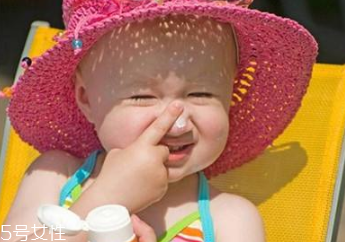物理防曬霜對寶貝安全嗎 寶寶防曬用哪種防曬好 物理防曬霜對寶貝安全嗎 寶寶防曬用哪種防曬好