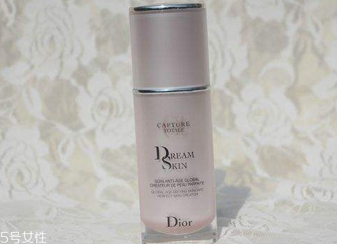 修顏乳和隔離霜哪個先用 修顏乳和隔離霜的區(qū)別 修顏乳和隔離霜哪個先用 修顏乳和隔離霜的區(qū)別