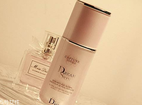 修顏乳和隔離霜哪個先用 修顏乳和隔離霜的區(qū)別 修顏乳和隔離霜哪個先用 修顏乳和隔離霜的區(qū)別