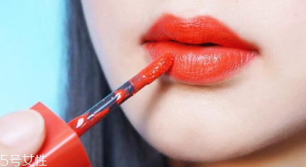 唇線筆和唇釉哪個好用 唇線筆和唇釉區(qū)別 唇線筆和唇釉哪個好用 唇線筆和唇釉區(qū)別
