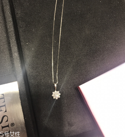 項(xiàng)鏈褪色怎么辦？項(xiàng)鏈退色處理方法