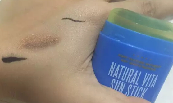 用防曬棒會(huì)花妝嗎？化妝了還能用防曬棒嗎