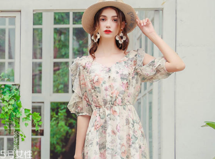 小個子女生穿什么裙子好看？小個子女生穿搭技巧