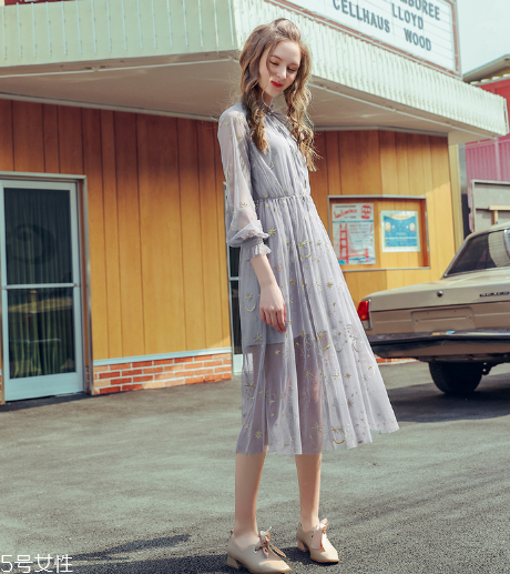 小個子女生穿什么裙子好看？小個子女生穿搭技巧