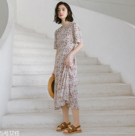 小個子女生穿什么裙子好看？小個子女生穿搭技巧