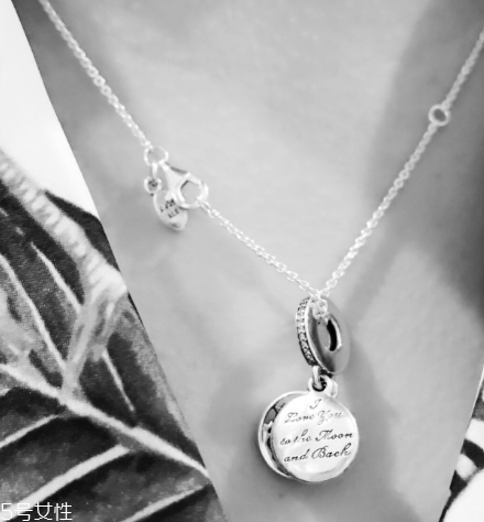 項(xiàng)鏈上纏上頭發(fā)怎么辦？項(xiàng)鏈纏上頭發(fā)怎么清理