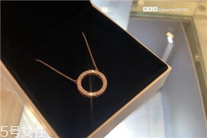 項(xiàng)鏈上刻什么字好？項(xiàng)鏈上一般刻什么字