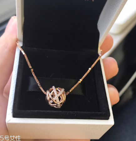 項(xiàng)鏈上有毛線怎么去除？項(xiàng)鏈上纏的毛線怎么清理