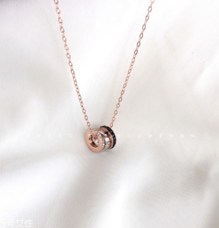 項(xiàng)鏈?zhǔn)裁床馁|(zhì)好？項(xiàng)鏈選哪種材質(zhì)好