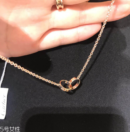 項(xiàng)鏈?zhǔn)裁搭伾每矗宽?xiàng)鏈顏色怎么選擇