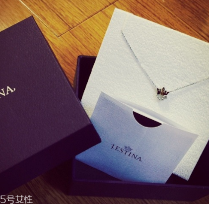 項(xiàng)鏈戴久了會(huì)變黑嗎？項(xiàng)鏈時(shí)間長了會(huì)變黑嗎