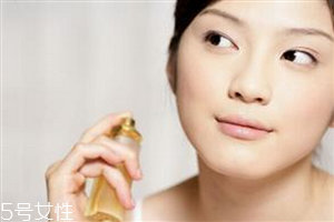 夏天香水噴在哪里 夏天使用香水注意事項 夏天香水噴在哪里 夏天使用香水注意事項