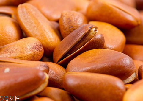 松子仁多少錢一斤 吃松子仁的好處 松子仁多少錢一斤 吃松子仁的好處