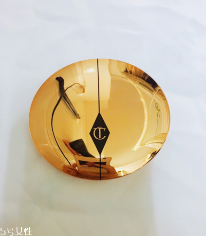 charlotte tilbury無暇極細(xì)蜜粉餅好用嗎 ct粉餅使用測評