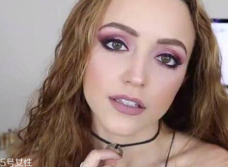 紫色妝容怎么畫(huà) 紫色妝容講解 紫色妝容怎么畫(huà) 紫色妝容講解