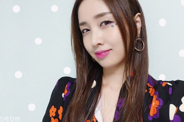 紫色妝容怎么畫(huà) 紫色妝容講解 紫色妝容怎么畫(huà) 紫色妝容講解