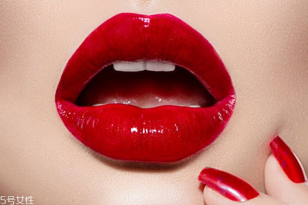 口紅和唇釉哪個持久 唇釉和口紅哪個好上手 口紅和唇釉哪個持久 唇釉和口紅哪個好上手