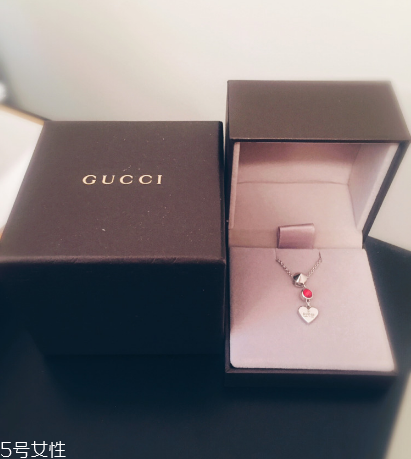 項(xiàng)鏈金色好看還是銀色好看？項(xiàng)鏈金色和銀色哪個(gè)好