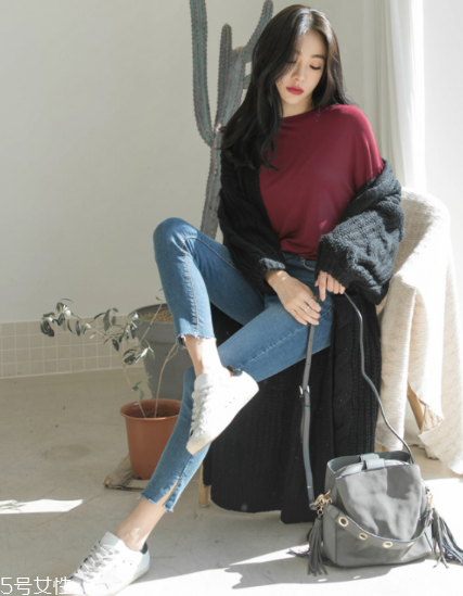 紅色t恤衫配什么外套？紅色t恤搭配外套技巧