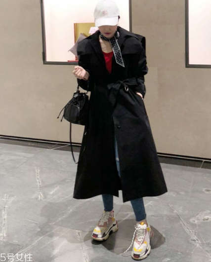 紅色t恤衫配什么外套？紅色t恤搭配外套技巧