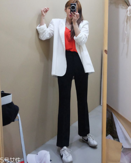 紅色t恤衫配什么外套？紅色t恤搭配外套技巧