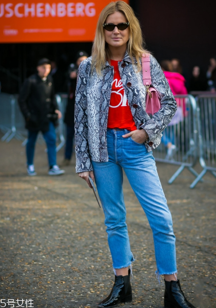 紅色t恤衫配什么外套？紅色t恤搭配外套技巧