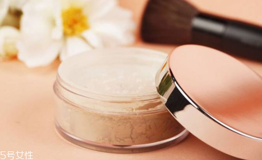 遮瑕和散粉哪個(gè)先 遮瑕和散粉正確步驟 遮瑕和散粉哪個(gè)先 遮瑕和散粉正確步驟