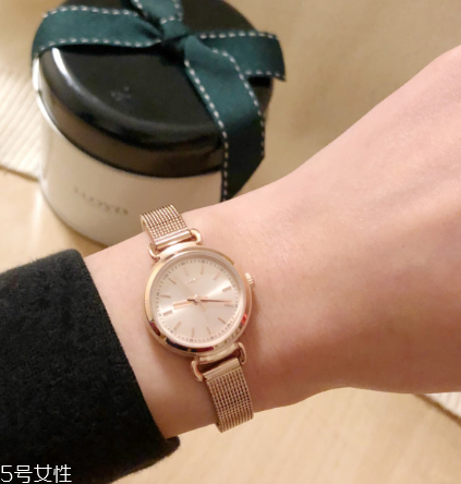 lloyd手表怎么調(diào)時(shí)間？lloyd手表調(diào)節(jié)時(shí)間方法