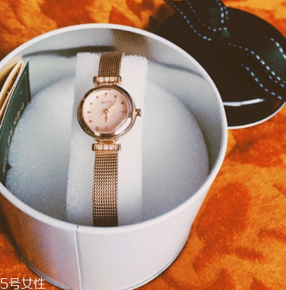 lloyd手表怎么調(diào)時(shí)間？lloyd手表調(diào)節(jié)時(shí)間方法