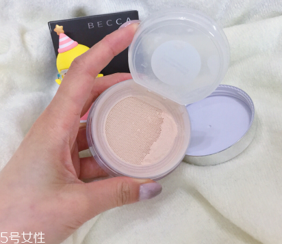 becca水散粉怎么用 becca水散粉正確使用方法 becca水散粉怎么用 becca水散粉正確使用方法